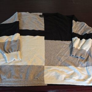 Women’s Colorblock Crewneck Sweater - Black & Gray